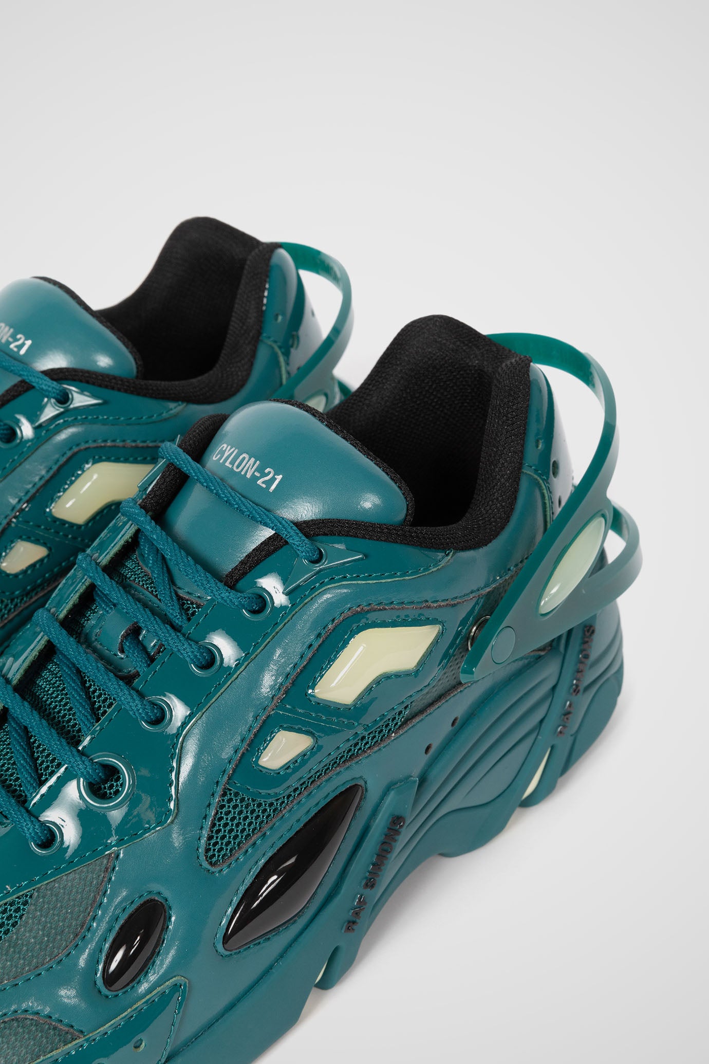 Cylon-21 Sneakers