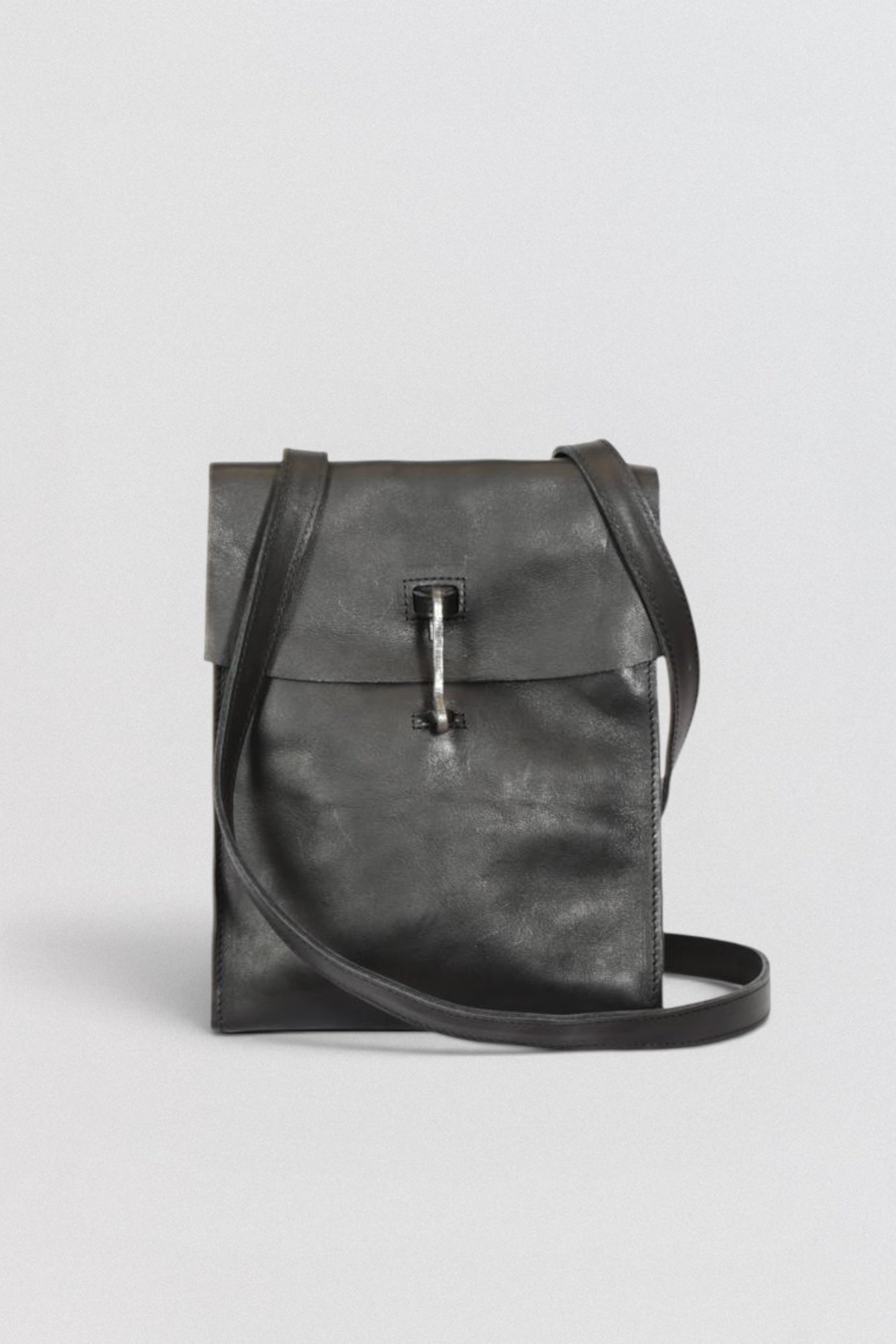 Tagliovivo Doctor Crossbody Bag shot on a white background