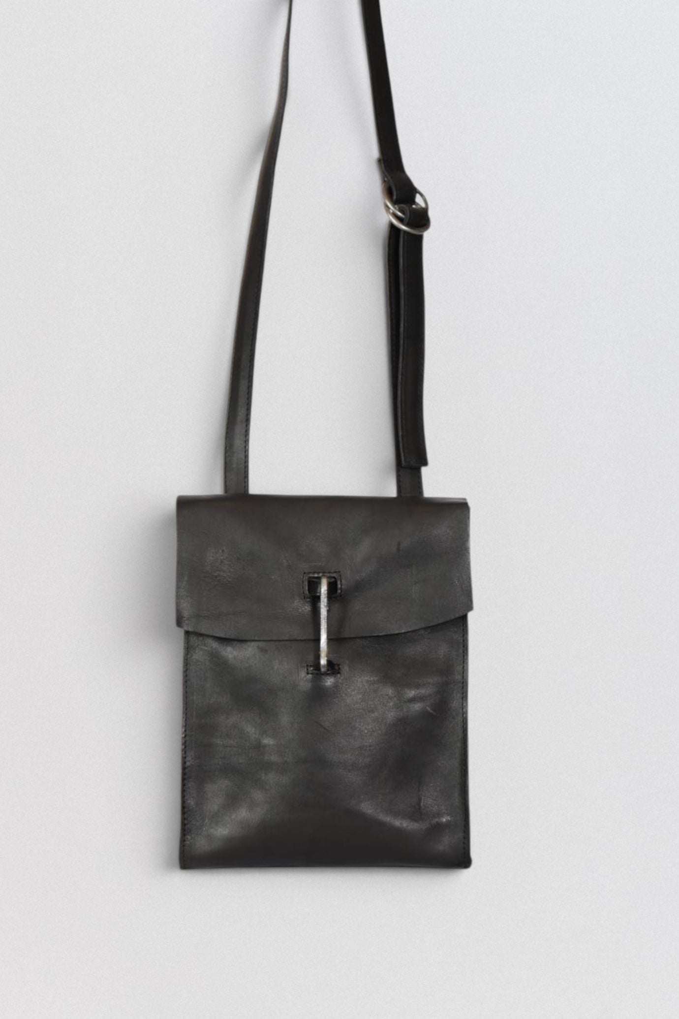Tagliovivo Doctor Crossbody Bag shot on a white background