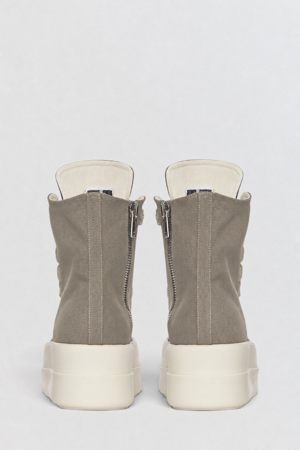 Mega Bumper Jumbolace Sneaks